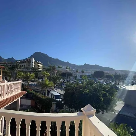 Vakantiehuis Spacious 500 M From The Sea! Playa Del Duque *