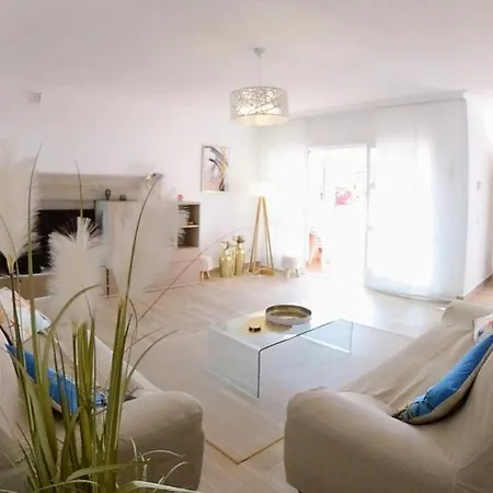 Vakantiehuis Spacious 500 M From The Sea! Playa Del Duque