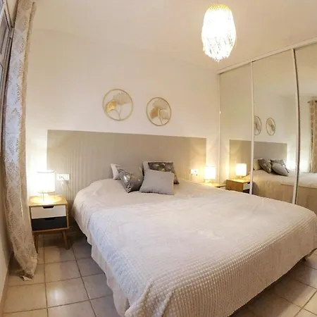 Vakantiehuis Spacious 500 M From The Sea! Playa Del Duque