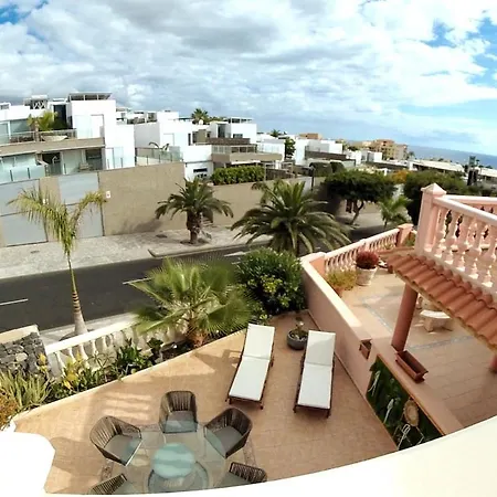 Vakantiehuis Spacious 500 M From The Sea! Playa Del Duque *