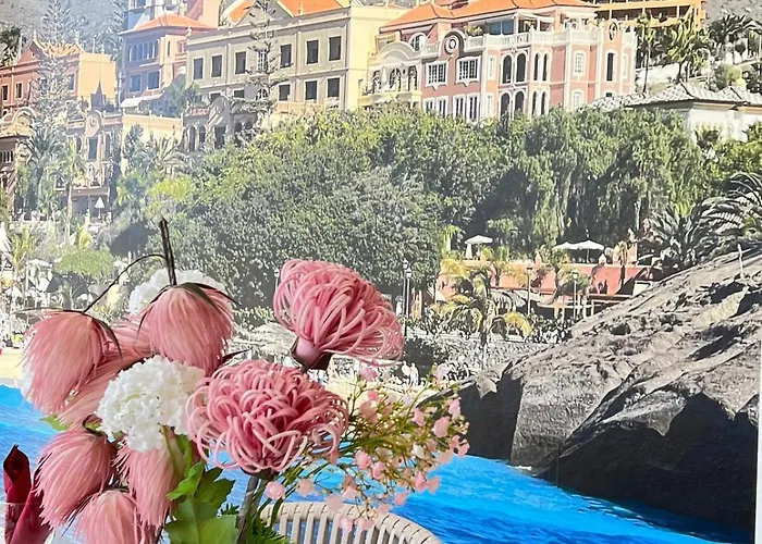 Spacious 500 M From The Sea! Playa Del Duque 別荘