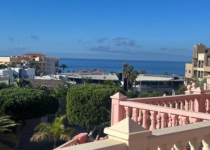 Spacious 500 M From The Sea! Playa Del Duque 別荘