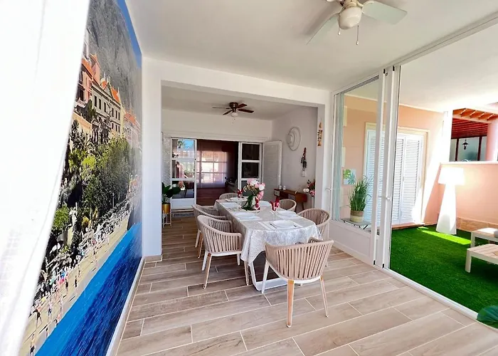 別荘 Spacious 500 M From The Sea! Playa Del Duque アデヘ