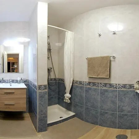 Spacious 500 M From The Sea! Playa Del Duque Feriehus