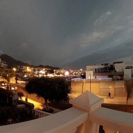 Spacious 500 M From The Sea! Playa Del Duque 펜션 아데제