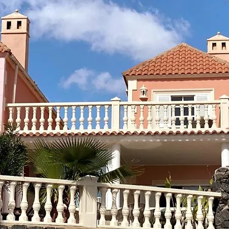 Semesterbostad Spacious 500 M From The Sea! Playa Del Duque *