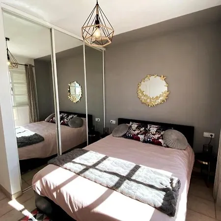 Semesterbostad Spacious 500 M From The Sea! Playa Del Duque Costa Adeje (Tenerife)