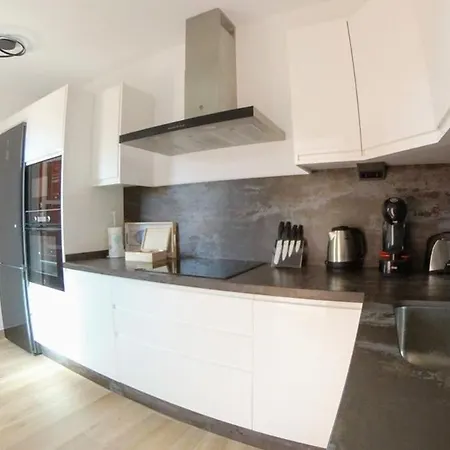 Semesterbostad Spacious 500 M From The Sea! Playa Del Duque *