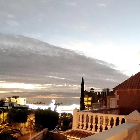 Semesterbostad Spacious 500 M From The Sea! Playa Del Duque *