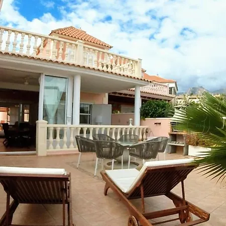 Semesterbostad Spacious 500 M From The Sea! Playa Del Duque