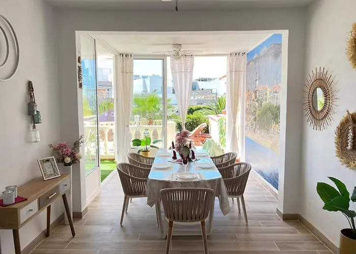 Spacious 500 M From The Sea! Playa Del Duque Tatil Evi