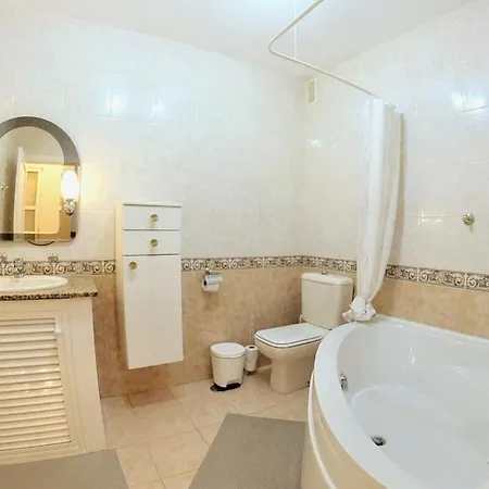 Spacious 500 M From The Sea! Playa Del Duque בית נופש אדחה